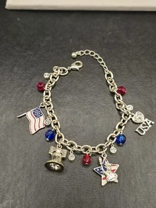 Vintage Avon Red White Blue Patriotic 7 Inch Silvertone Charm Bracelet - Picture 1 of 6