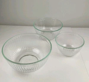 Pyrex Set of 3 Clear Mixing Bowls Ribbed 7403-S Vtg No Chips No Lids 10,6,3 Cup - Picture 1 of 7