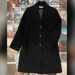 Beautiful classic black coat - Picture 1 of 7