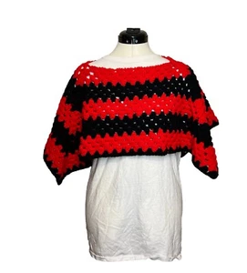 "Cubierta poncho de ganchillo boho rojo/negro vibrante para mujer hecha a mano 32""x 22""" - Imagen 1 de 16