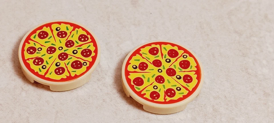 Новый LEGO пицца лот из 2 Pepperoni оливки зеленые вещи мы выбираем :) вынос - Изображение 1 из 1