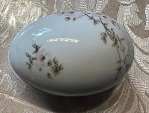 Vintage LIMOGES France EGG shaped Trinket Box ~ Small Hand Painted - Picture 1 of 3