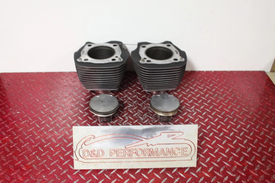 Harley Road Glide 2018 107 cilindros jarras y pistones M8 Milwalkee ocho RG45 Foto 1 de 4