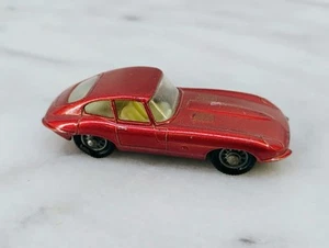 OLD VINTAGE LESNEY MATCHBOX # 32 E-TYPE JAGUAR XKE Great Condition - Picture 1 of 6