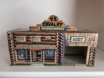 MARX FORT APACHE 1950’s U.S. CAVALRY HEADQUARTERS TIN BUILDING - VG-HARD-TO-FIND - Image 1 of 4