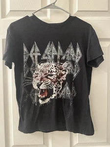 Def Leppard T-Shirt Damen Größe S Kurzarm Leopard Rock Grafik Band Tee - Bild 1 von 3