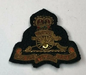 Royal Artillery Small Blazer Bullion Badge Queens Crown post 1953 5 x 4 cm's - Picture 1 of 3