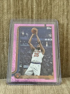 2025-26 Topps Basketball Mikal Bridges #18 Pink Sandglitter Parallel Knicks - Bild 1 von 2