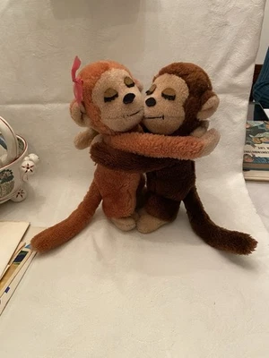 1976 R DAKIN Pair of Hugging Monkeys Dark & Light Brown Pink Bow 11" Tall - Image 1 of 4