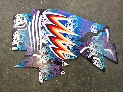 Arte de búfalo hecho a mano por Sam Two Bulls - artista de la tribu sioux - recorte de madera pintada Foto 1 de 3