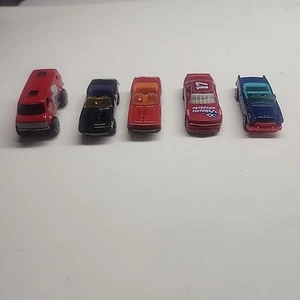 Lotto di 5 auto Matchbox, anni 80 e 90 - Foto 1 di 16