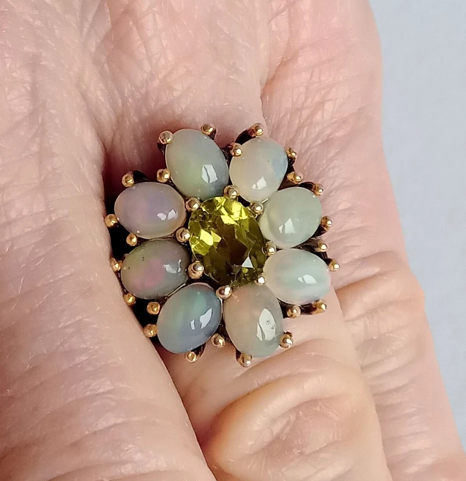 ANELLO IN ARGENTO STERLING 925 BRUNITO CON OPALI DI WELO E PERIDOTI NATURALI - Immagine 1 di 4