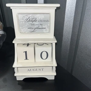 HALLMARK PERPETUAL CALENDAR WITH Photo Frame - Picture 1 of 9