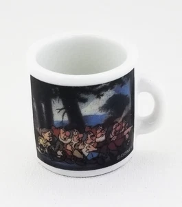 Taza de café coleccionable en miniatura de Disney ""7 ENANOS"" Blancanieves NUEVA - Imagen 1 de 2