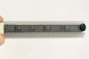 5x M74HC73B1 STMicroelectronics – Flip-Flop JK – DIP-14 – NOS – Nuovi - Foto 1 di 1