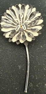 Broche broche flor esmalte blanco y negro vintage con tallo C1140 - Imagen 1 de 4