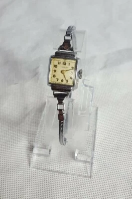 Vintage Solo Ladies Mecahnical Watch For Repairs - Image 1 of 4