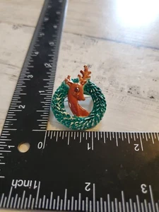 Broche vintage con pasador de metal corona de reno de Navidad o - Imagen 1 de 4