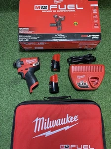 Milwaukee M12 FUEL SURGE 12V 1/4" Kit avvitatore a percussione brushless (2) batterie - Foto 1 di 2