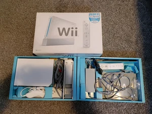 Nintendo Wii Console System Complete Bundle w/ Box Manual NO Wii Sports TESTED - Picture 1 of 3