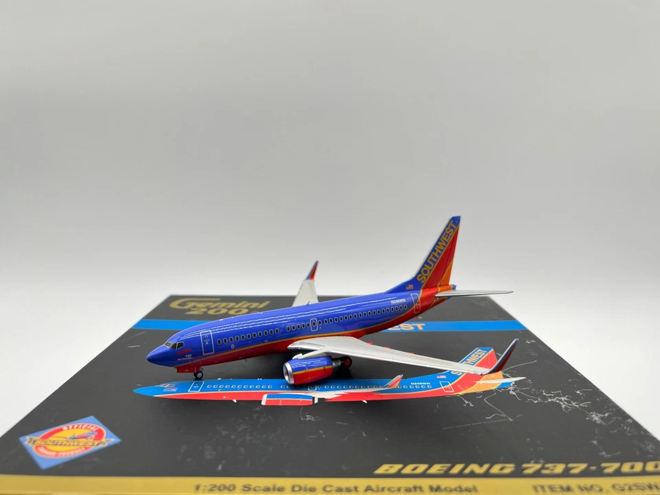 Gemini Jets 1:200 Southwest Boeing 737-700 N248WN Canyon Blue G2SWA005 - Image 1 of 3