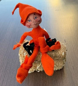 Annalee Puppen orange Elfe auf Heuballen 2 böse schwarze Katzen Halloween 7,5" groß - Bild 1 von 9