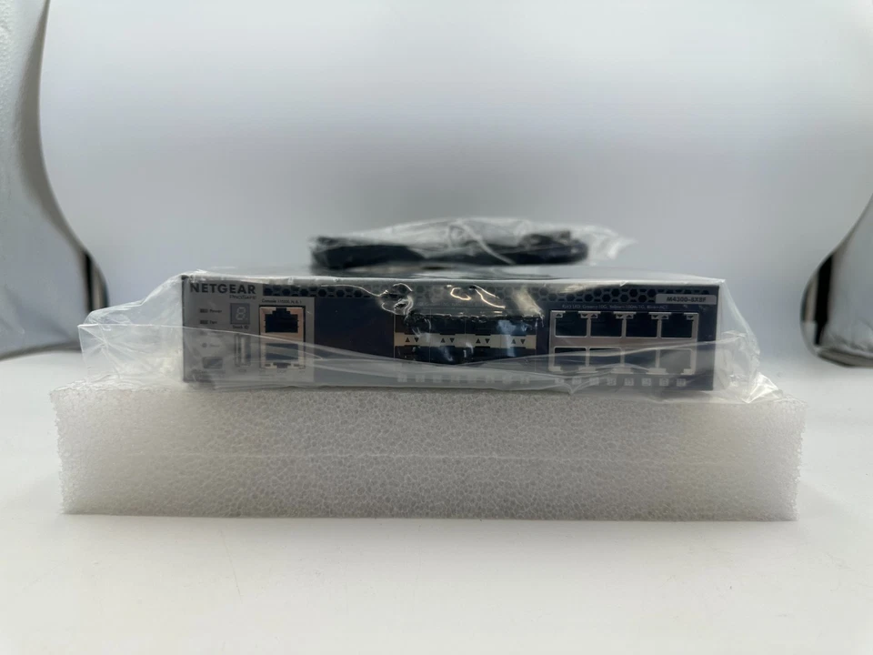 NETGEAR 10GbE 16 Port Managed Ethernet Switch M4300-8X8F XSM4316S100NES - Image 1 of 2