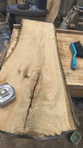 1 STÜCK RUSTIKALE ROTEICHE PLATTE OFENGETROCKNETES HOLZ HOLZ BRETT 921 V LEBENDE KANTE GESPALTEN - Bild 1 von 3