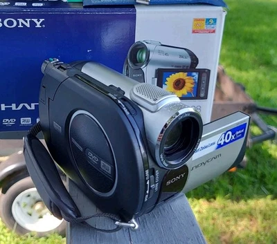 Sony DCR-DVD108 DVD Handycam Camcorder 40x Optical Zoom FOR PARTS OR REPAIR - Image 1 of 4
