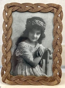 Marco de fotos vintage trenzado de metal dorado ornamentado en relieve 4x6 - Imagen 1 de 14