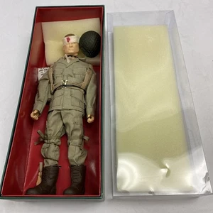 Cotswold Collectibles Elite Brigade - WWII Wounded Soldier - Picture 1 of 5