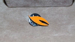 VINTAGE ORANGE PIN BACK PIN - Picture 1 of 3