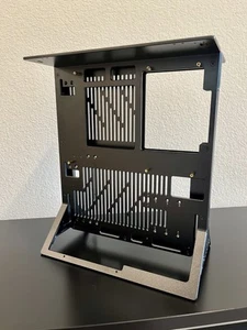 Xtia Xproto ATX V2 Open Air schwarz Aluminiumgehäuse mit PCIe 5.0 Riser Kabel - Bild 1 von 4