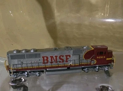 BNSF 8263 HO Scale Locomotive  - Image 1 of 4