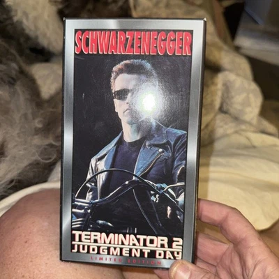 1991 Schwarzenegger TERMINATOR 2 JUDGMENT DAY Limited Edition VHS SEALED Look - Image 1 of 4
