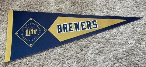 Mikwaukee Brewers Pennant Miller Lite 30 inches long Cover