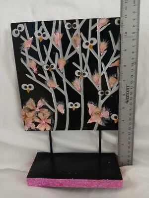 flores reales con ojos nocturnos Foto 1 de 3