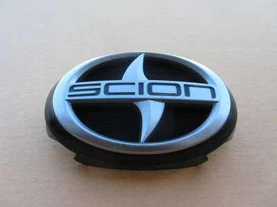 04 05 06 SCION XB FRONT GRILLE EMBLEM LOGO BADGE SIGN SYMBOL USED OEM A47076 - image 1 of 4
