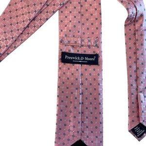 Corbata Preswick & Moore Hombre 100% SEDA, Rosa con Azul Geométrico, Blanco Vintage - Imagen 1 de 5