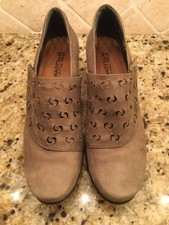 naot pumps
