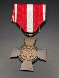 FRANCE: Croix de la Valeur Militaire 1956 French Cross Medal for Military Valour - Picture 1 of 4