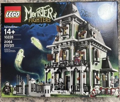 LEGO Monster Fighters: Haunted House (10228) - image 1 of 4