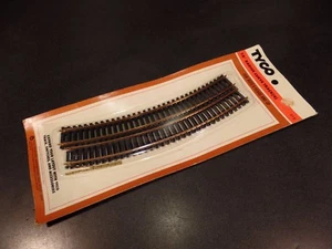 VINTAGE TYCO 18” RADIUS CURVE TRACKS WITH ORIGINAL PACKAGE  - Picture 1 of 6