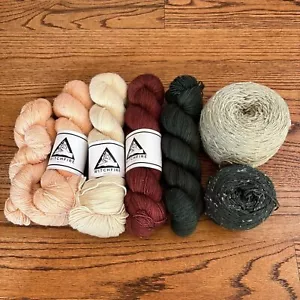 Witchfire Garnpaket Wolle Tweed Fingern rosa grün creme burgund Indie gefärbt - Bild 1 von 10