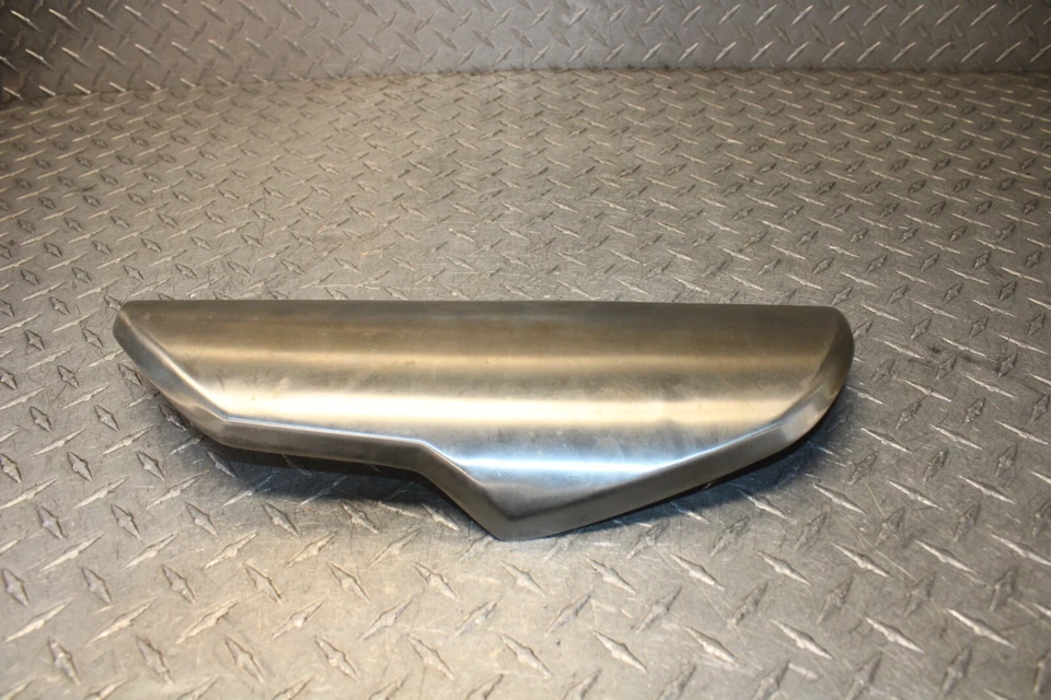 Теплозащитный экран глушителя Triumph Tiger 800 от оригинального производителя - Изображение 1 из 4