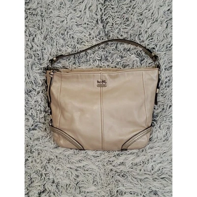 蔻驰切尔西奶油色金属皮革卡塔琳娜珠光 18901 水饺包单肩包 — 第 1/4 张图片