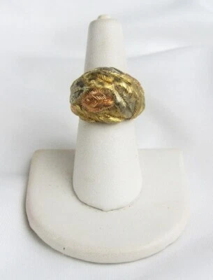 18K Italy Tri-Color Textured Polished Gold Feather Leaf Dome Ring Size 6.5 - Image 1 of 4