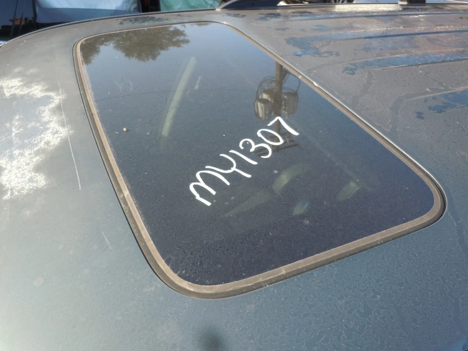2005-2008 Honda Pilot Sun Roof Glass OEM - Image 1 of 1