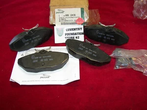 Jaguar OE Brake Pad Set XR812436 - Picture 1 of 6