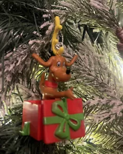 2023 You’re A Mean One, Mr Grinch (Max Jumps out of Present) Christmas Ornament - Picture 1 of 1